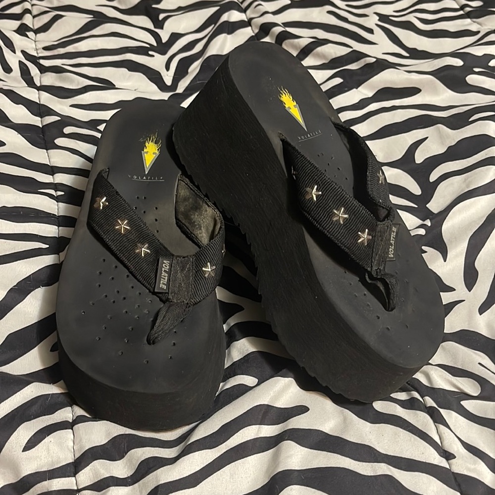 Thick Volatile Sandals
